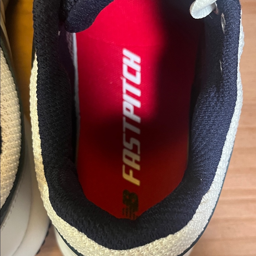 Women's Fuse V2 Turf Softball Shoe - Picture 4 of 5